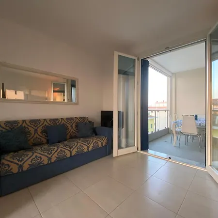 Attico Onda Blu Vista Mare - Acqua - A 150mt Dalla Lido di Jesolo