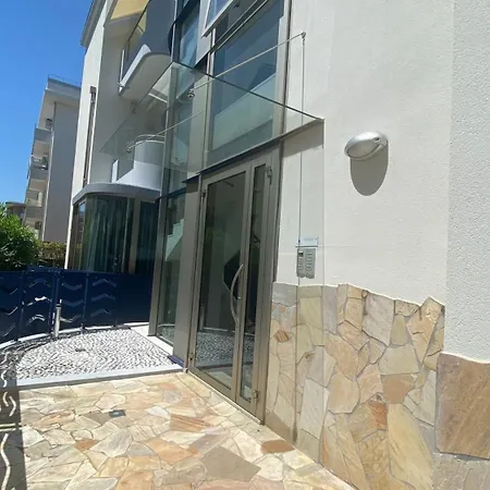 Attico Onda Blu Vista Mare - Acqua - A 150mt Dalla Lido di Jesolo